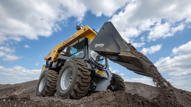 (VIDEO) Discover GEHL’s redesigned line of large-frame skid steers and CTLs