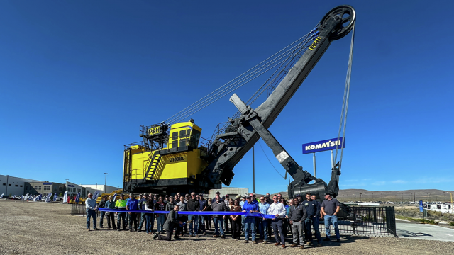 Komatsu welcomes massive shovel monument at Elko, Nevada, facility