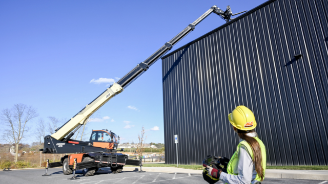 JLG updates rotating telehandler line with new 97-foot model