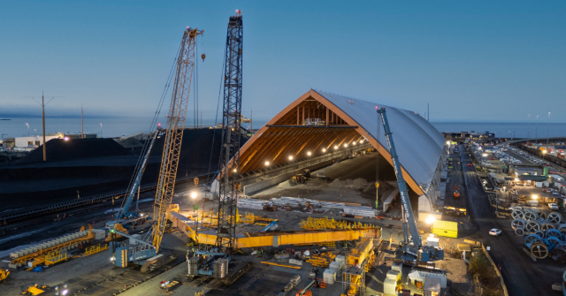 Sarens uses Liebherr cranes to lift and install 500,000-pound walking portal for Saskatchewan potash mine