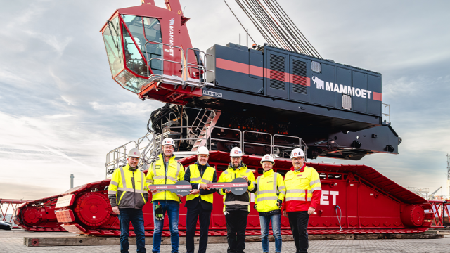 Mammoet expands its fleet with two Liebherr crawler cranes