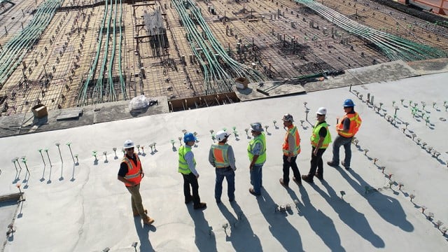 CONEXPO-CON/AGG attempts to break world record for most high-vis vests worn at one time