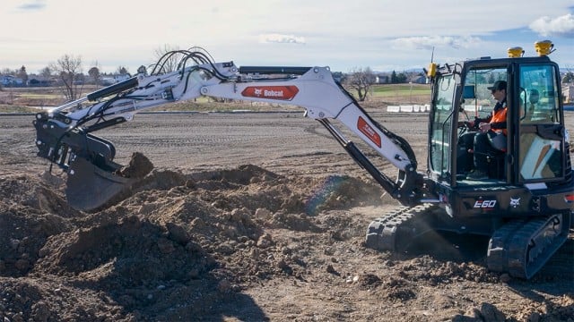 Trimble adds swing boom functionality and more machines to Earthworks