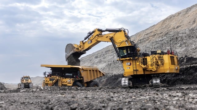 (VIDEO) Boost load-haul cycle efficiency with Cat’s next-gen hydraulic mining shovel