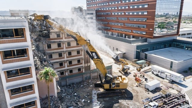 VIDEO: North America’s biggest demolition excavator