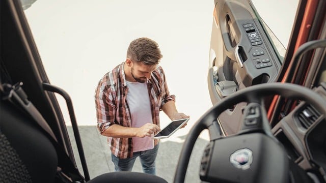 Securely access live fleet data with Geotab’s AI connector