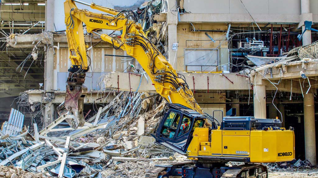 KOBELCO’s new high-reach excavator prioritizes flexibility and simple transportation between sites